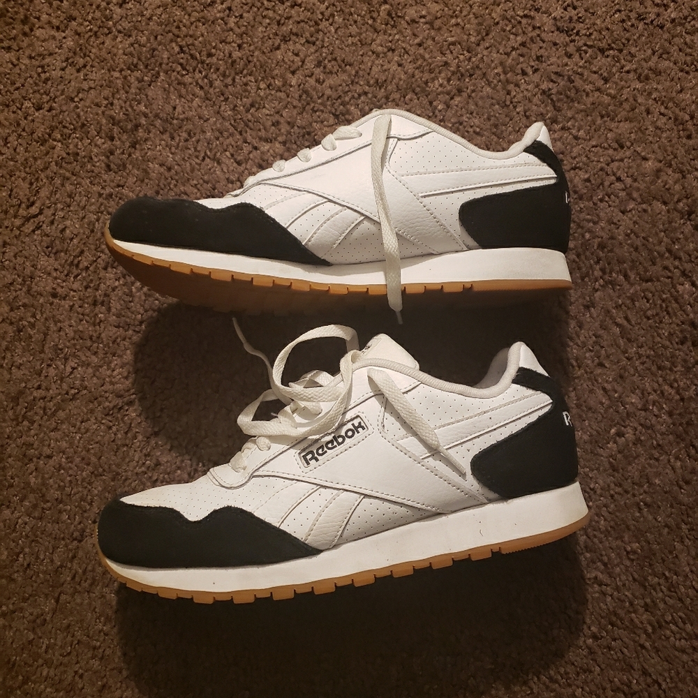 Worn once . Men's size 8 reebok